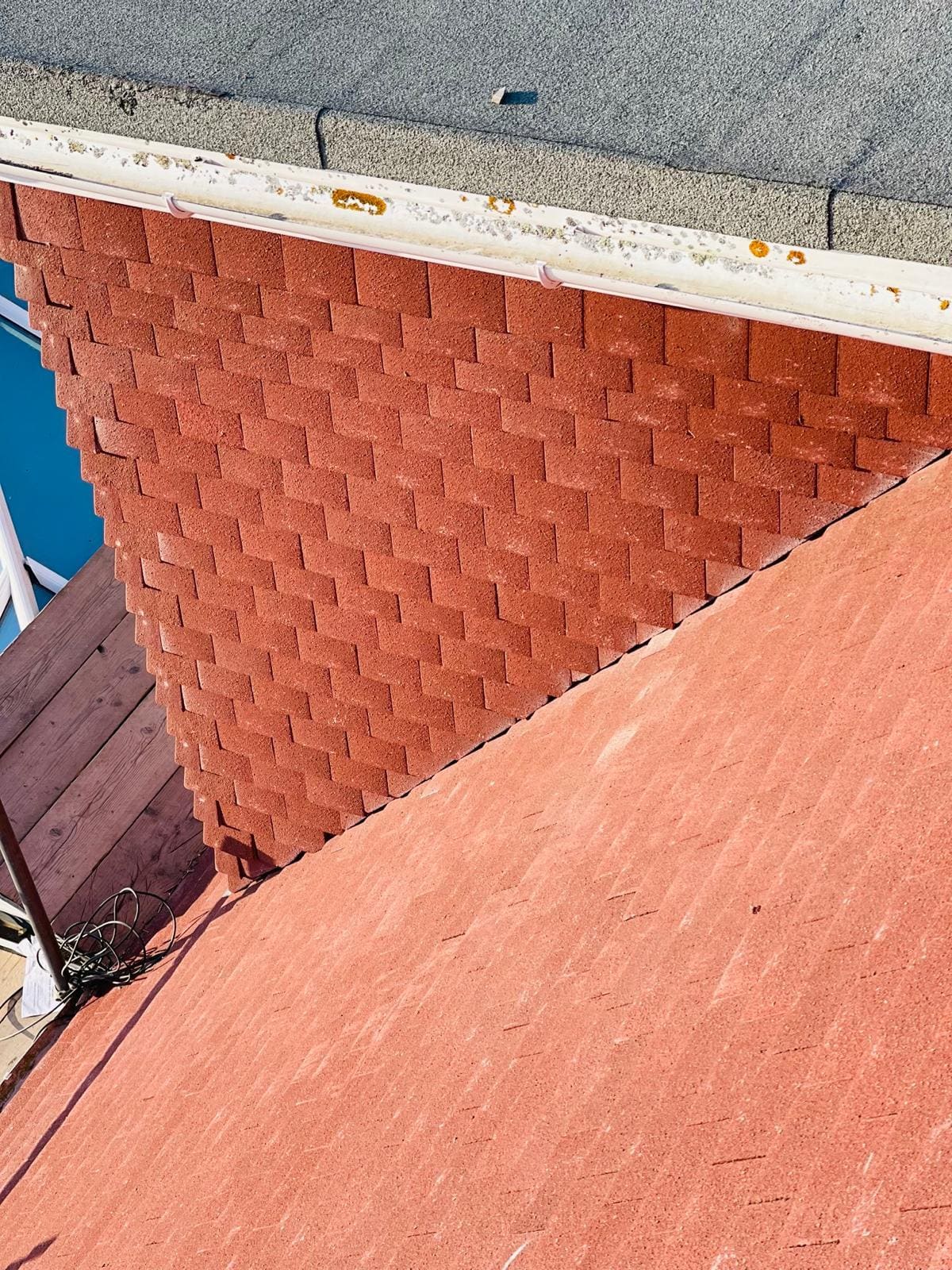 New clay tiled roof ridge